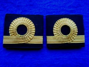 A PAIR OF ROYAL NAVY SUB LIEUTENANT GOLD BRAID SHOULDER SLIDES - Picture 1 of 2