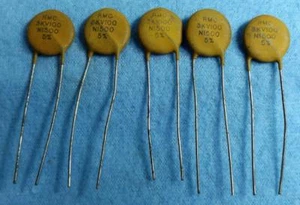 5 Condensatori Vintage Disco Ceramico RMC 3KV100 N1500 5% Nuovi NOS - Foto 1 di 1