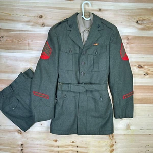 Vestido USMC 1958 uniforme de lana verde con Sgt Chevrons y cinta NDSM - talla 40XL - Imagen 1 de 23