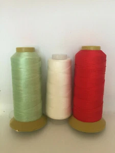 3 einzelne Kegel Maschinenstickgarn weiß rot limette  - Bild 1 von 1