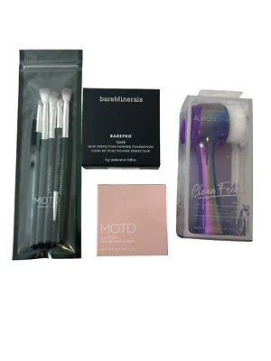 Makeup Bundle bareMinerals powder, MOTD BLUSH, MOTD BRUSHES, Cleansing Brush - Image 1 of 4