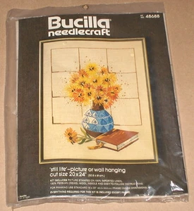 1980 Bucilla Linen Still Life Flowers in Vase / Book Crewel Stitchery Kit 16x20" - Picture 1 of 2