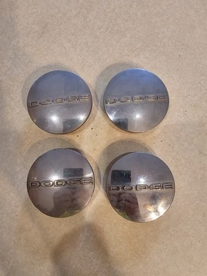 Dodge Avenger Calibre Challenger Juego de 4 tapas centrales cromadas, 1SK35TRMAA, 2 1/2" Foto 1 de 4