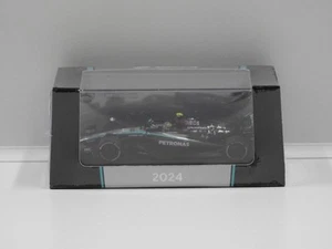 1:64 Mercedes-AMG Petronas F1 Team W 15 E Performance 2024 Bahrain GP (Lewis Ham - Picture 1 of 1
