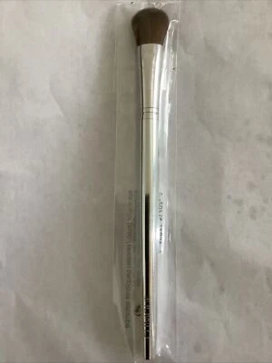 Clinique Sombreador de Ojos Sombra de Ojos Mezclador Cepillo de Maquillaje Tamaño Completo Mango Plateado Foto 1 de 4