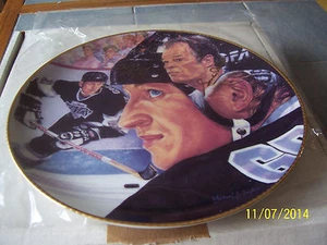 PLACA GARTLAN AUTOGRAFIADA WAYNE GRETZKY AND GORDIE HOWE FIRMADA A MANO NÚMERO BAJO #8 - Imagen 1 de 5