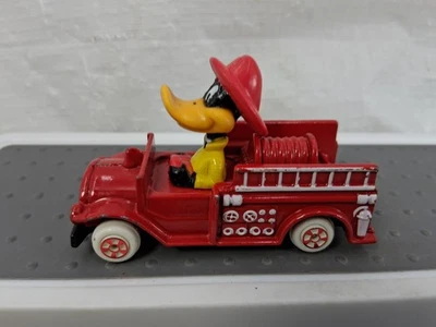 Ertl Looney Tunes 达菲鸭消防车红色压铸 — 第 1/4 张图片