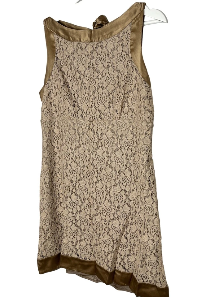 Vestido Alexia Admor Feminino S Bronzeado Bainha de Renda Sem Mangas Mini Coquetel - Imagem 1 de 4