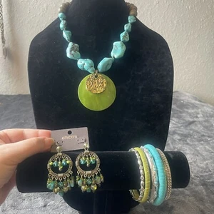 Chico’s Turquoise/Howlite Dyed Shell Pendant Necklace With Earrings & Bracelets - Picture 1 of 13