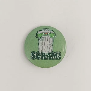 Vintage 90's/00's Sesame Street Oscar The Grouch Quote "Scram!" Pin Button Green - Picture 1 of 2