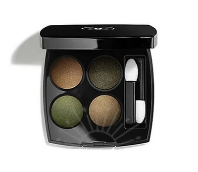CHANEL LES 4 OMBRES 318 Blurry Green (2g / 0.07oz) Multi-Effect Quadra Eyeshadow - Image 1 of 2