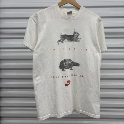 Camiseta vintage Nike “There Is No Finish Line” gris etiqueta pequeña Foto 1 de 2