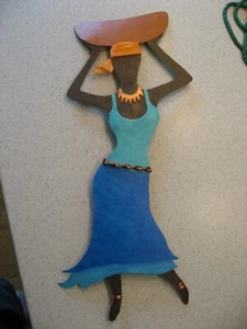Afrikanische Kunst Metall Wandskulptur Tanzende Marktdame 20"T x 6"W John & Robbyn - Bild 1 von 5