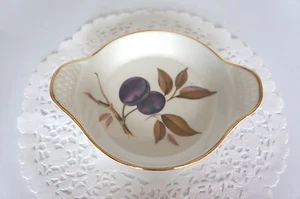 VINTAGE SMALL OBLONG ROYAL WORCESTER PORCELAIN DISH W/ HANDLES - PURPLE PLUMS - Picture 1 of 2