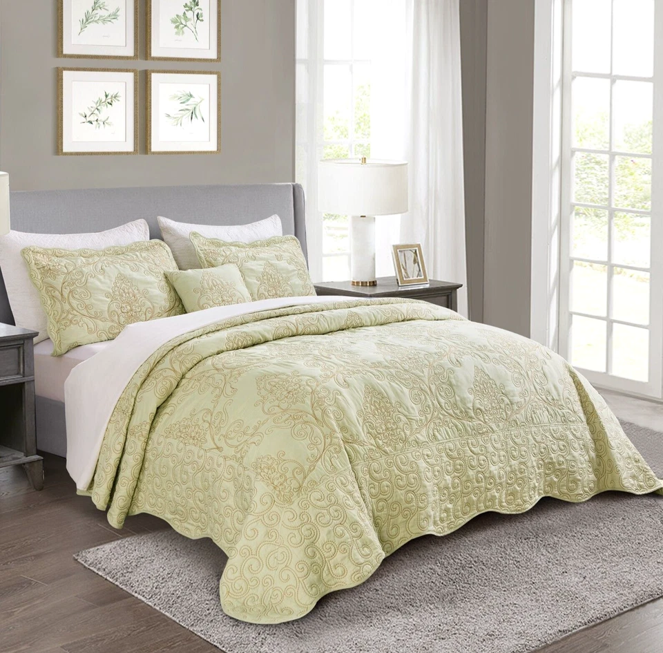 Oversized Queen/King 4Piece Quilt Set Elegant Damask Embroidery Soft Lightweight - Image 1 of 4