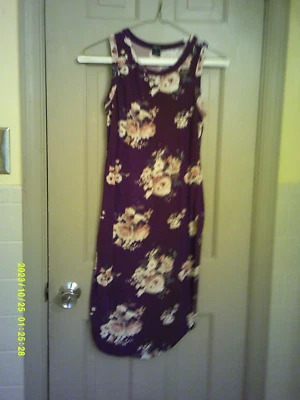 Vestido recto floral marca Rue 21 para dama, talla S. Sin mangas. Foto 1 de 3