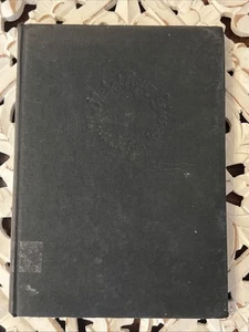 The Wicked Pigeon Ladies in the Garden by Mary Chase 1968 HC 1st Edition CREEPY - Imagen 1 de 24