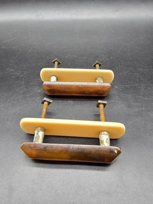 Par de tiradores de cajón Catalin de jugo de manzana de la década de 1930 8 cm de largo baquelita cereza  Foto 1 de 4