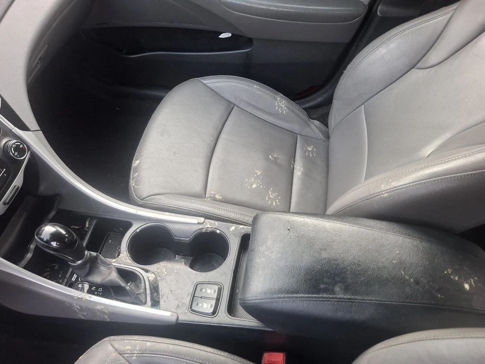 2011 Hyundai Sonata ARMREST ONLY Gray Used OEM 241-10081 126K Miles - Imagem 1 de 4