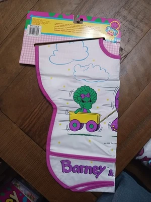 Mono Barney 1993 vintage babero de plástico (nuevo) Foto 1 de 2