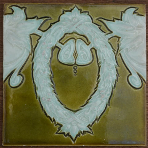 ENGLAND - ANTIQUE ART NOUVEAU MAJOLICA TILE C1900 Cover