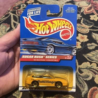 Mustang convertible amarillo Nestlé Butterfinger #744 Hot Wheels '96 Foto 1 de 4