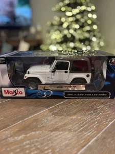 Maisto Jeep Wrangler Sahara | White 1:18 | Free Shipping!! - Picture 1 of 1