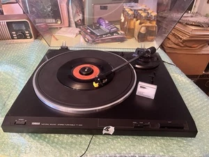 YAMAHA Stereo Turntable TT-300 , schwarz , Made in Japan. - Bild 1 von 8