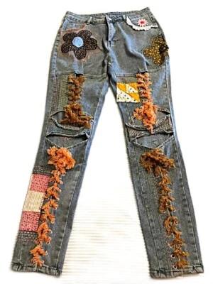 Jeans personalizados para mujer totalmente parcheados y bordados reciclados 1 de un tipo - Med Foto 1 de 4