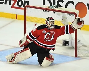 Martin Brodeur Making a Glove Save New Jersey Devils 8x10 NHL Photo - Picture 1 of 1