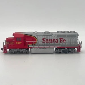 Bachmann Santa Fe EMD GP 40 Diesellok 6067 angetrieben läuft Pancake Drive - Bild 1 von 7