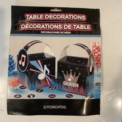 Centros de mesa y kit de decoración de papel de cumpleaños famosos de Internet Foto 1 de 2