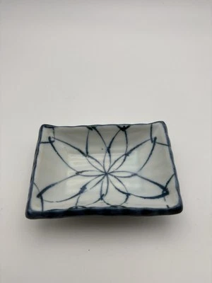 Pier 1 Imports Azul/Blanco Sushi Dipping Bowl Plato Rectangular Salsa de Soja Wasabi Foto 1 de 4