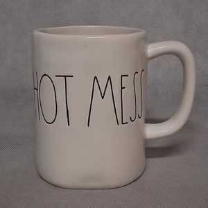Taza de café blanca Rae Dunn HOT MESS - Imagen 1 de 7