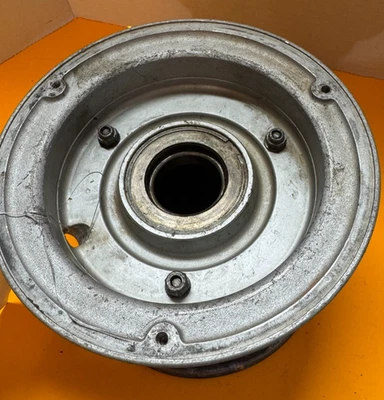 Rueda Cleveland Off of Aero Comander 112 usada 162-04700 Foto 1 de 4