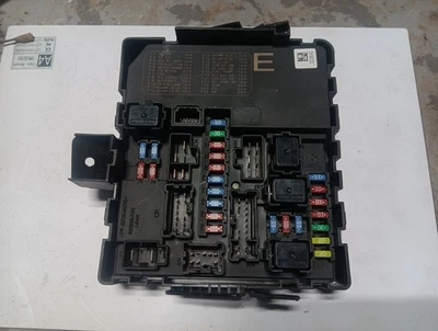 2009-15 nissan armada Titan pathfinder IPDM fuse block fuse box - Image 1 of 2