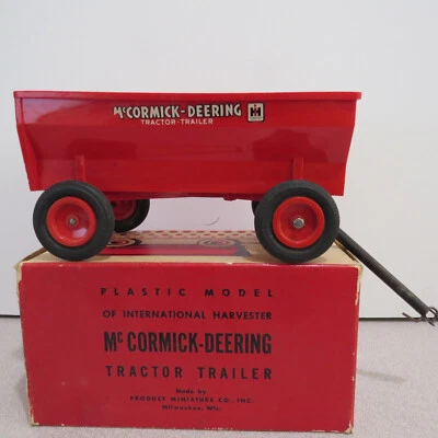 Producto Miniatura McCormick-Deering Flare Wagon Hecho en EE. UU. 1947 1/16 IH-47-FW-B Foto 1 de 4