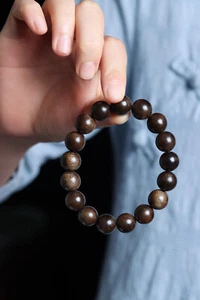 Pulsera exquisita hecha a mano de madera de agar natural china Hainan de 12 mm - Imagen 1 de 8