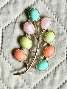 Vintage Sarah Coventry Candy Land Brosche Anstecknadel Lucite Cabochons Pastell 1973 - Bild 1 von 3