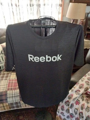 Camisa Atlética Reebok Para Hombre Talla 2XL Gris Carbón Dri Wicking Usada en Excelente Condición Foto 1 de 4