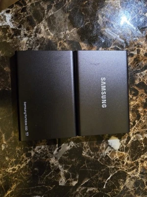 SSD Externo Portátil Samsung T7 4 TB USB 3.2 Gen 2 1050mb/S Gris Foto 1 de 2