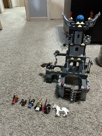 LEGO 8823 Knight's Kingdom Mistlands Tower 90% Complete w/ ALL MINIFIGS