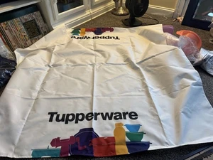 Mantel o pancarta Tupperware Consultant 56"x55" blanco con logotipo colorido nuevo - Imagen 1 de 3
