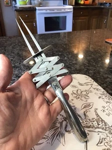 Tenedor mecánico retráctil vintage para servir carne filete INO INOXIDABLE patente aplicada - Imagen 1 de 17