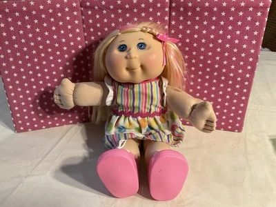 De colección. Muñeca Cabbage Patch Kids 1978/2013 14 pulgadas CABELLO RUBIO SEDA DE MAÍZ RAYA ROSA Foto 1 de 4