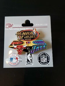Spilla CHICAGO BULLS--UTAH JAZZ 1998 NBA Finals nuova vintage RARA  - Foto 1 di 4