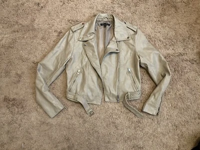 Chaqueta de moto Romeo + Juliet Couture pequeña de cuero sintético Foto 1 de 4