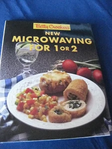 Betty Crocker's New Microwaving for 1 or 2 Hardcover with DJ 1990 First Edition - Picture 1 of 4