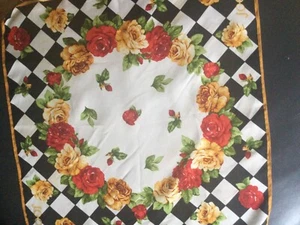 Joop Tuch aus Seide, Rosen und Rauten - Bild 1 von 2