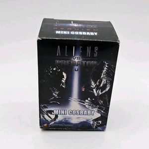 Hot Toys Alien Vs Predator AVP Requiem Mini Cosbaby Predalien Mini Figure - Foto 1 di 8